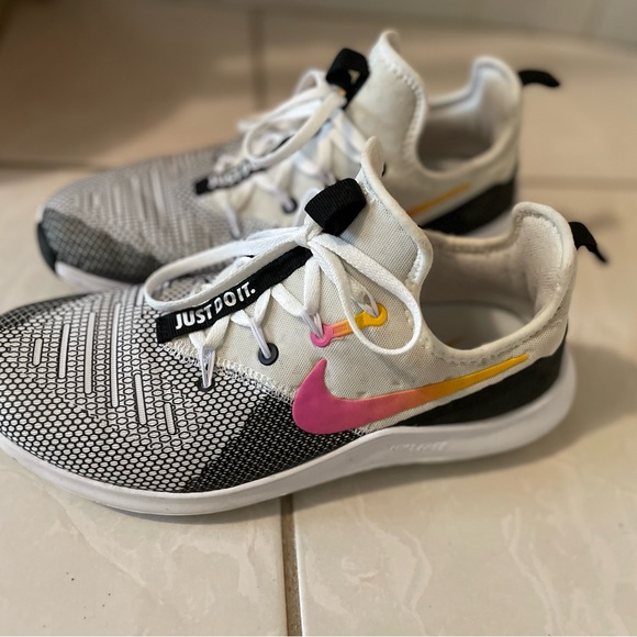 Nike Free TR 8 training runners - Picture 2 of 3